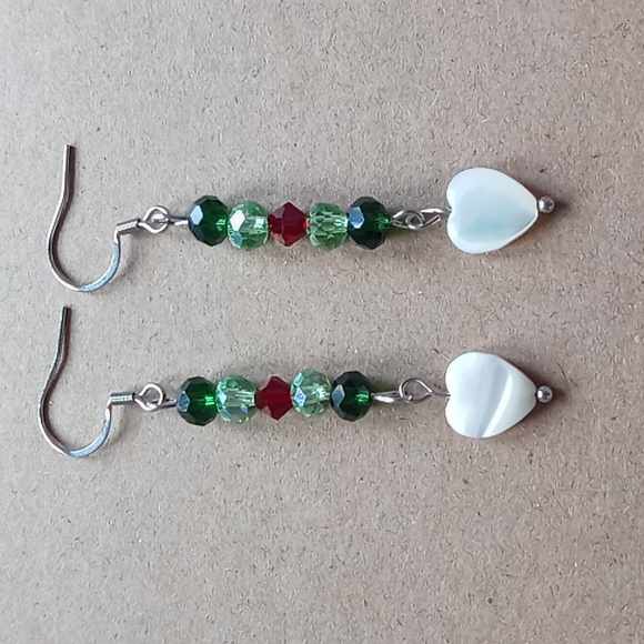 "Grinch's Heart❤️" Earrings - Picture 1 of 5